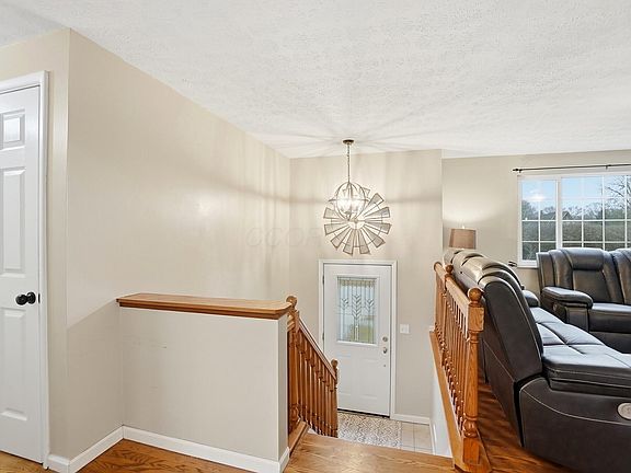 5th image of 73 Fairdale Ave