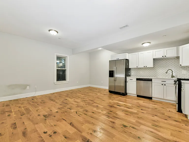 322 Saratoga St #2 — Photo 4