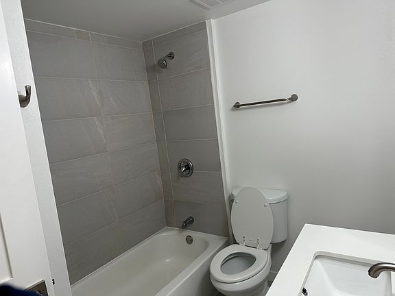 5th image of 5815 202nd St SW #101