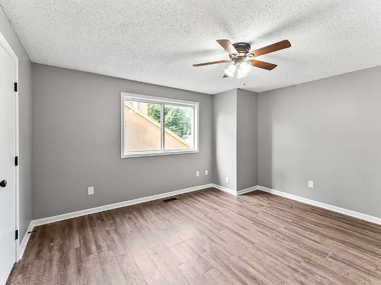 1322 N Harvey Dr — Photo 21