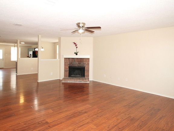 3rd image of 1724 Rolling Brook Dr