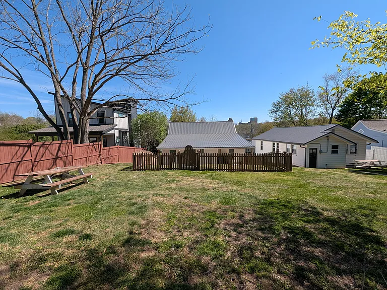 30 Woodrow Ave — Photo 24