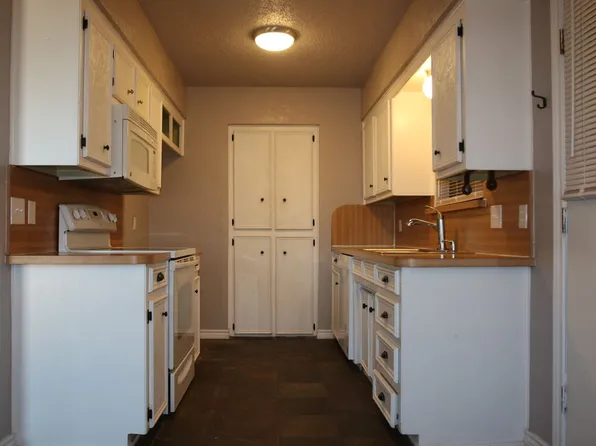 913 Springhill Dr, Burleson, TX 76028