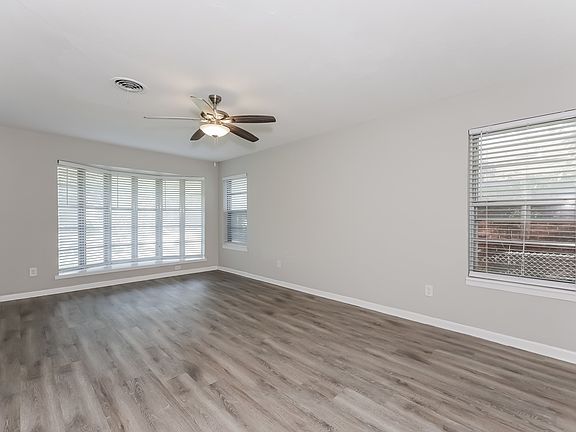 3rd image of 1327 Templecliff Dr