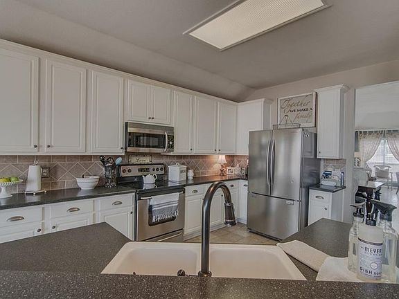 3rd image of 710 Geary Dr
