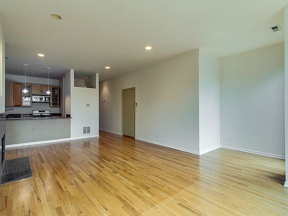 4th image of 1038 N Wolcott Ave #2