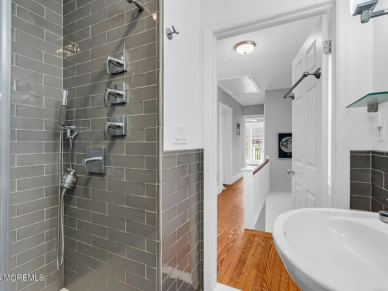 706 E St — Photo 30