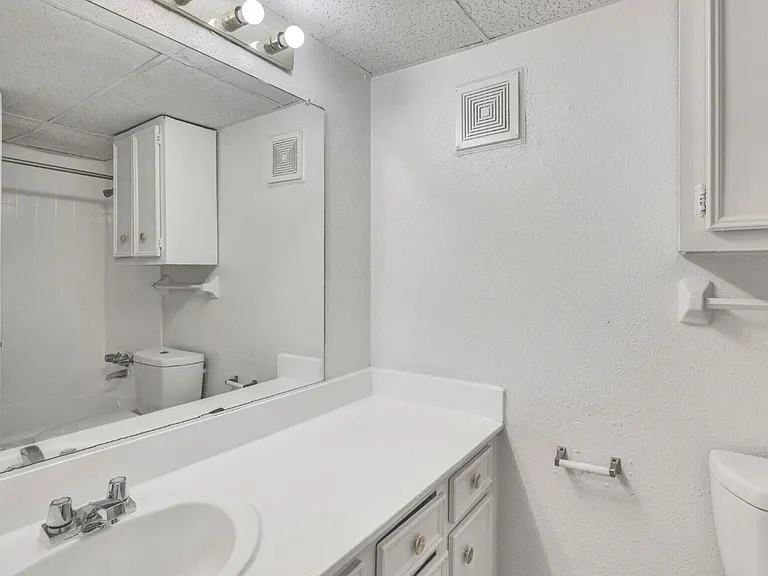 3737 Hillcroft Apartments — Photo 64