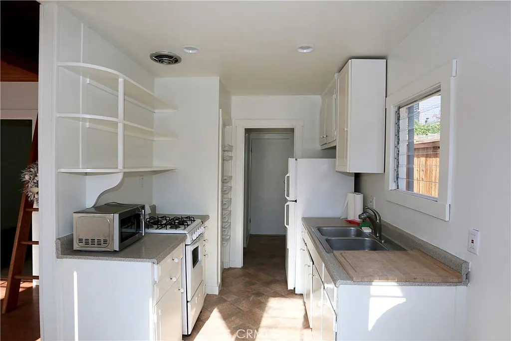 1 bed, 500 sqft, $3,250 — Photo 3