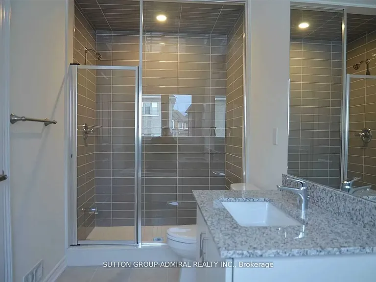1475 Blackmore St — Photo 4