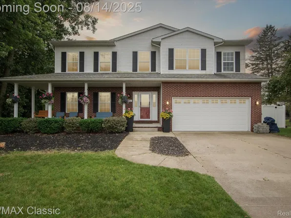 1560 Ludean Dr, Highland, MI 48356