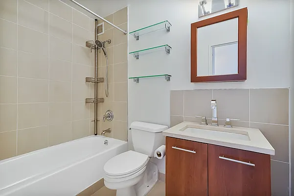 Sold by Avenue Sotheby's International Realty | media 17