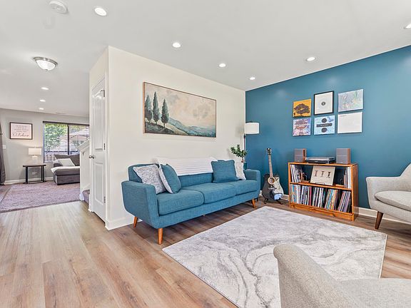 3rd image of 1365 Broadland Dr