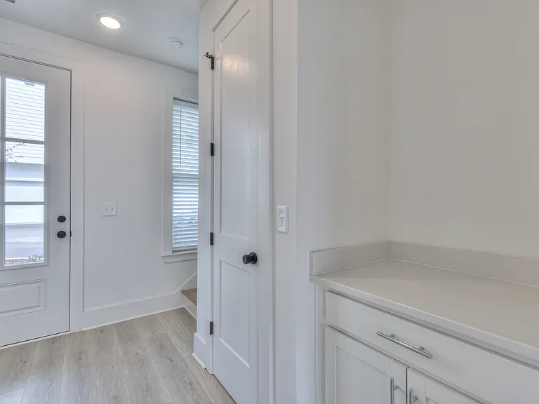 1589 Residences — Photo 11