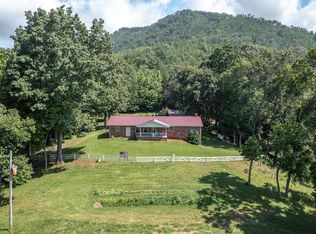 16 Lois Ln, Hayesville, NC 28904