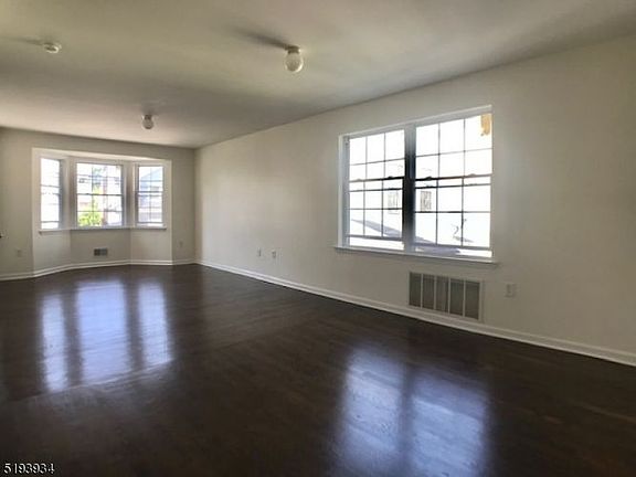 3rd image of 102 Willoughby St