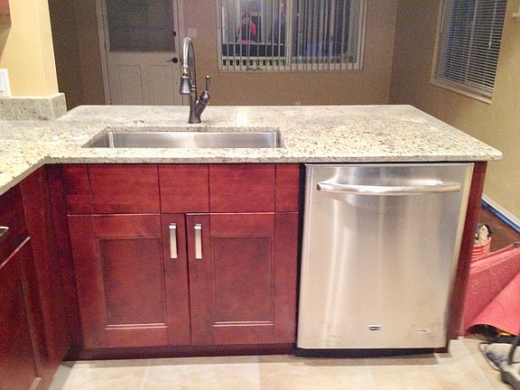 Kitchen & Breakfast Bar
