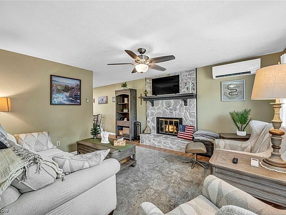 5th image of 386 Sonesta Ave