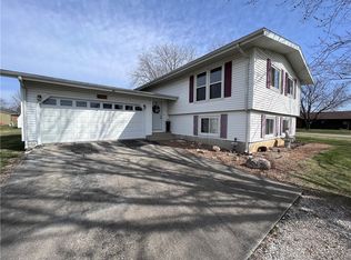 901 N 13th St, Shelbyville, IL