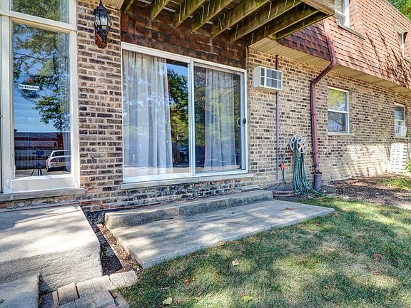 3rd image of 775 Grove Dr APT 105