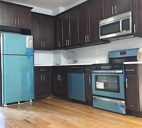 4th image of 134-30 Garrett St