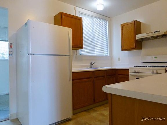 2nd image of 4728 Balboa St APT 2