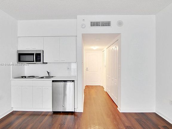 2nd image of 1751 N Bayshore Dr #35J