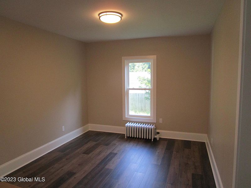 5th image of 105 Saratoga Road