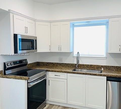 4th image of 937 Lenox Ave APT 1