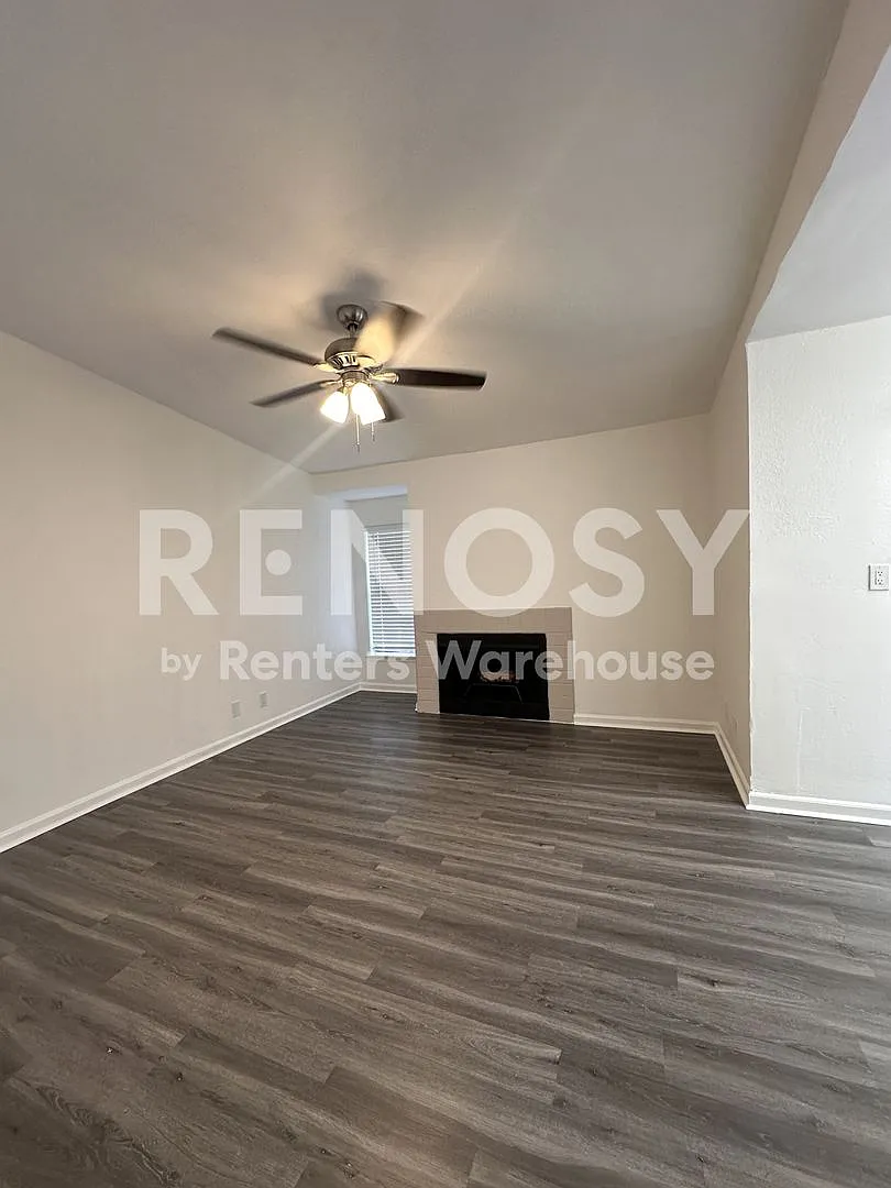 Completely Refreshed DNT Condo Ready To Be Your Home — Photo 4