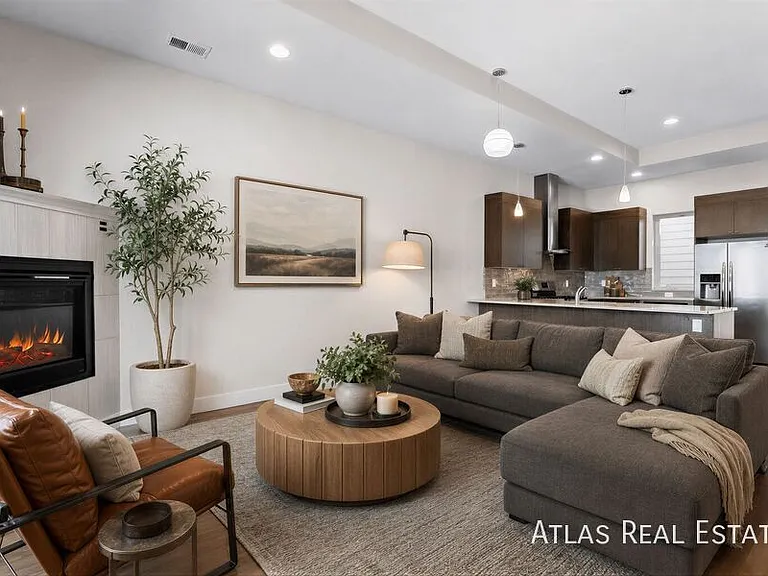 4132 E 35th Ave — Photo 1