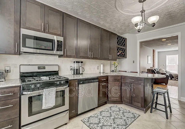 528 S Streeper St — Photo 12