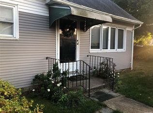 15 Highland Pl, Babylon, NY 11702