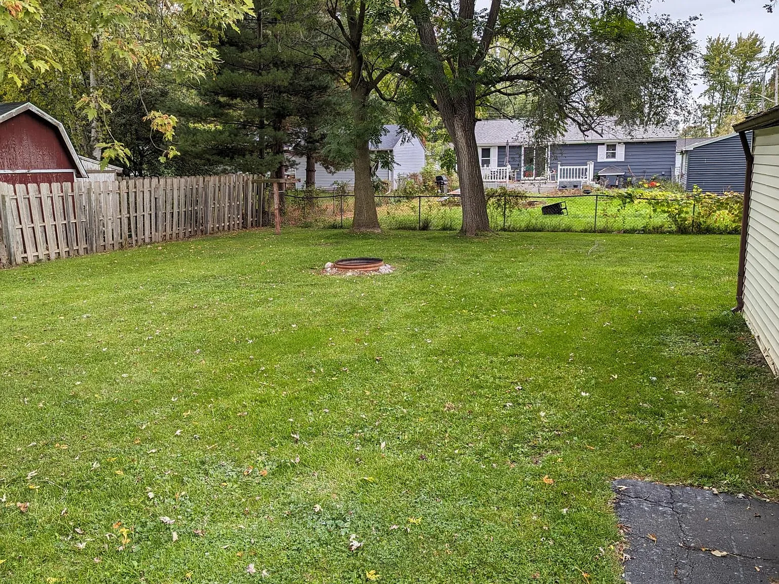 3 bed, 888 sqft, $1,500 — Photo 4