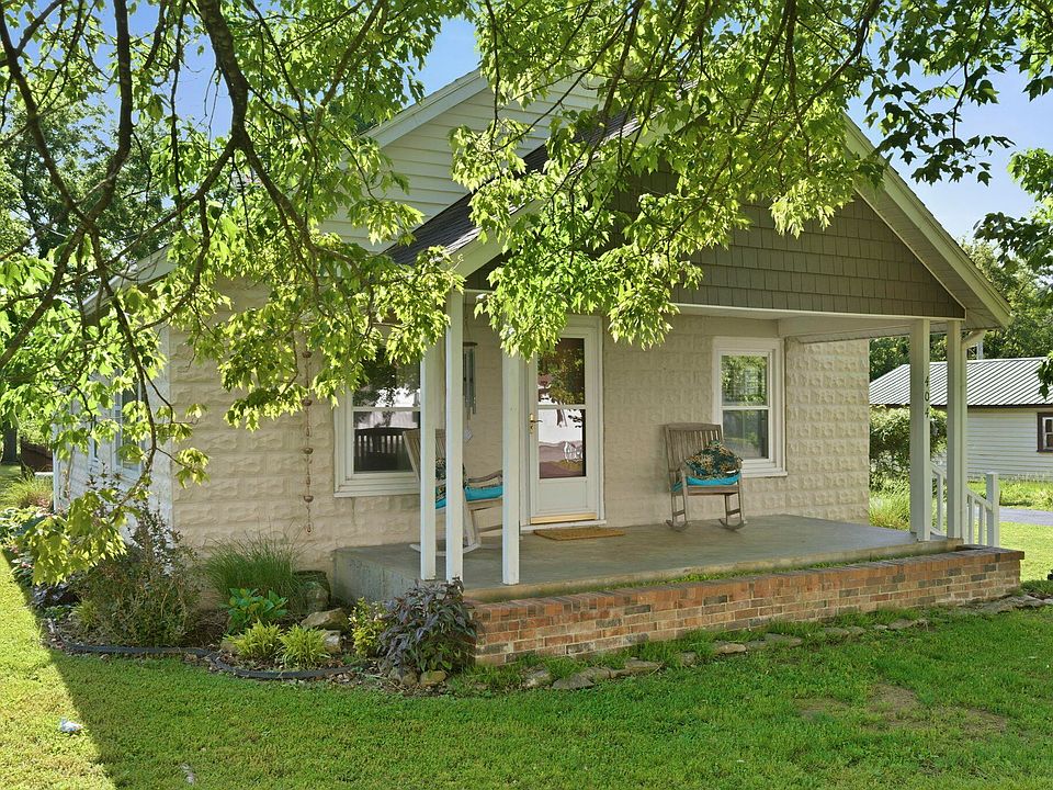 1st image of 404 N Crestview Avenue