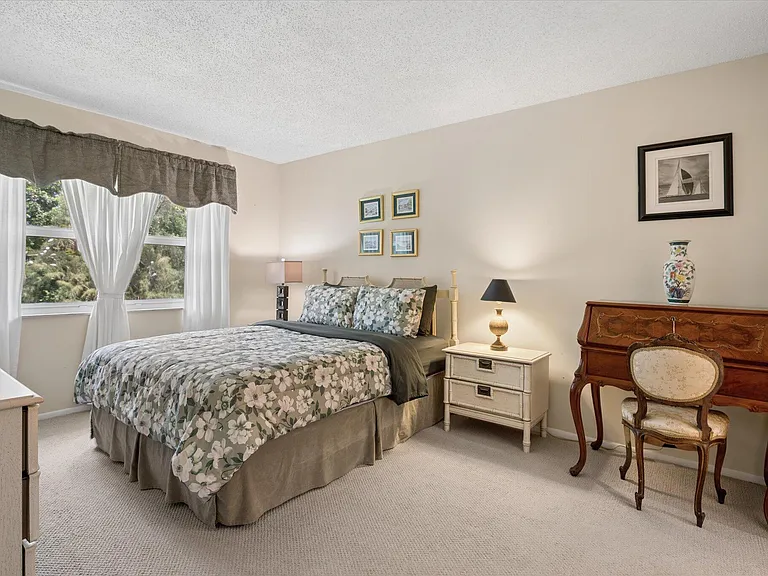 473 Lake Frances Dr — Photo 8