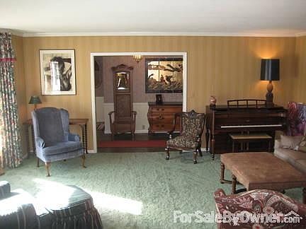 Open Kitchen
						:
						custom cabinets, cook top, double wall oven, large prep spaces, tile floor