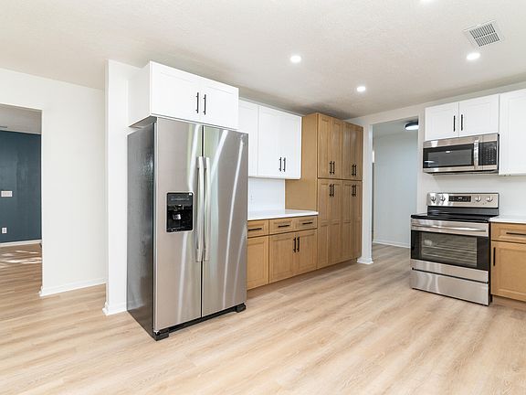 4th image of 5564 Newton Ave