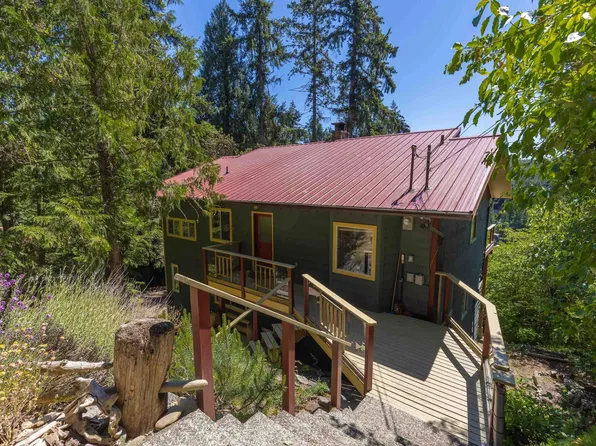 10085 Buccaneer Rd, Halfmoon Bay, BC V7Z 1B6