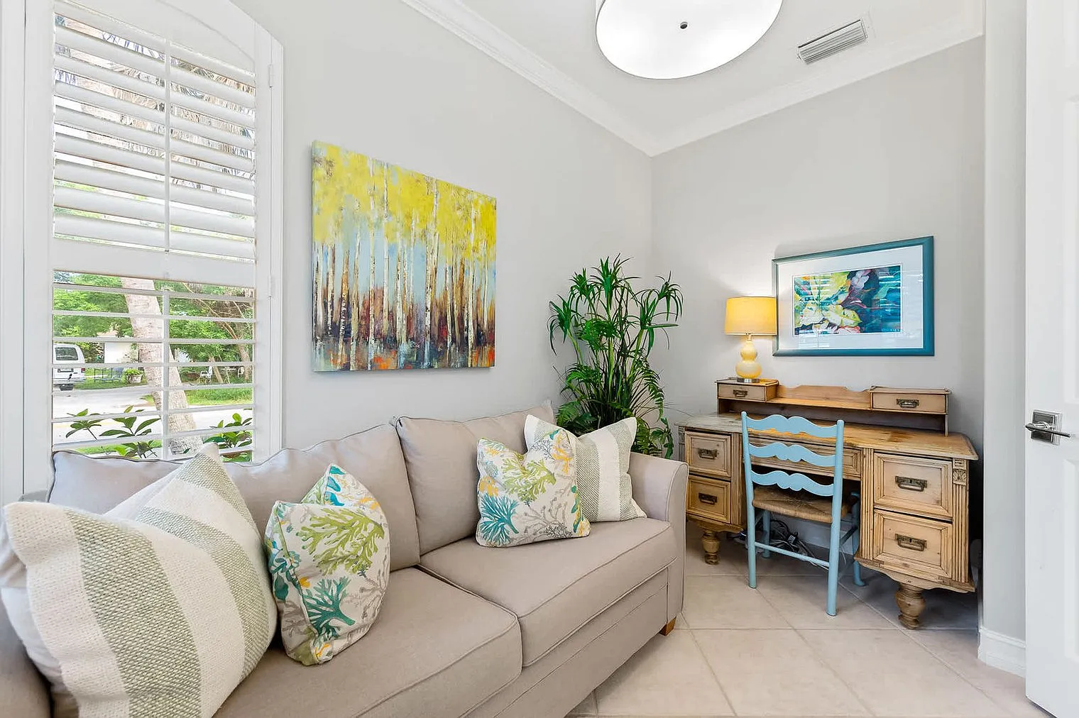 3 bed, 2.0 bath, 1722 sqft, $6,072 — Photo 3