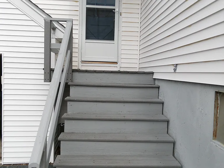 121 King Philip Rd — Photo 2