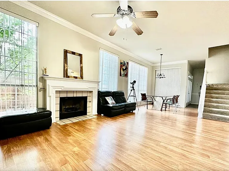 628 Raintree Cir — Photo 3