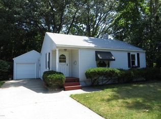 222 Sidney Ct, Spring Lake, MI 49456