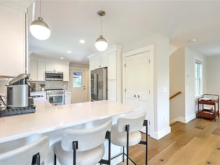 137 Rosebriar Ave — Photo 16