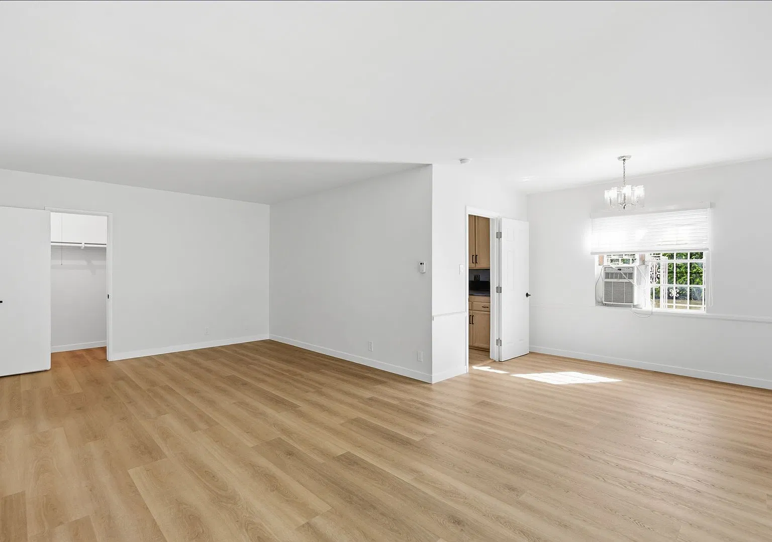 1138 Cardiff Avenue — Photo 3
