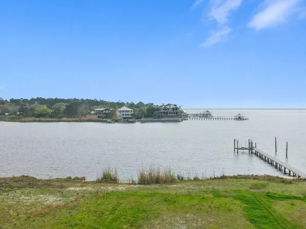 554 Beatrice Point Rd, Freeport, FL 32439