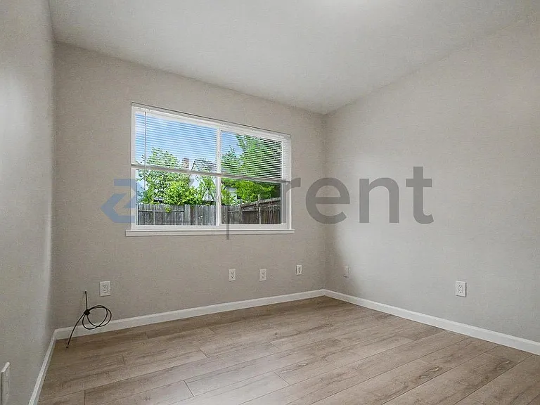 2307 N Cirby Way — Photo 23
