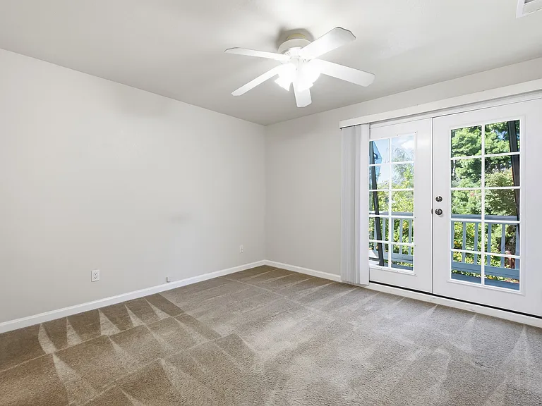 1162 Davis St — Photo 9