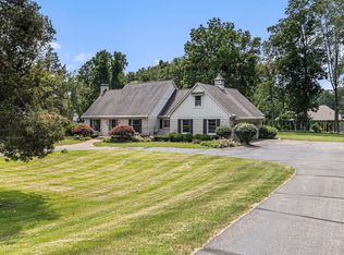 5518 Mountain Rd, Brighton, MI 48116