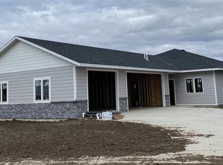 742 Pacific Cir, Harrisburg, SD 57032